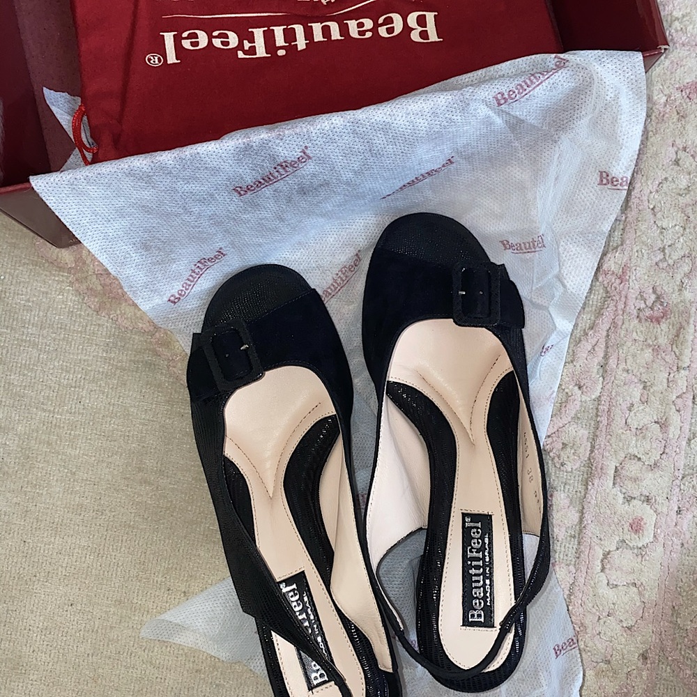 Beautifeel Suede Kitten Wedge